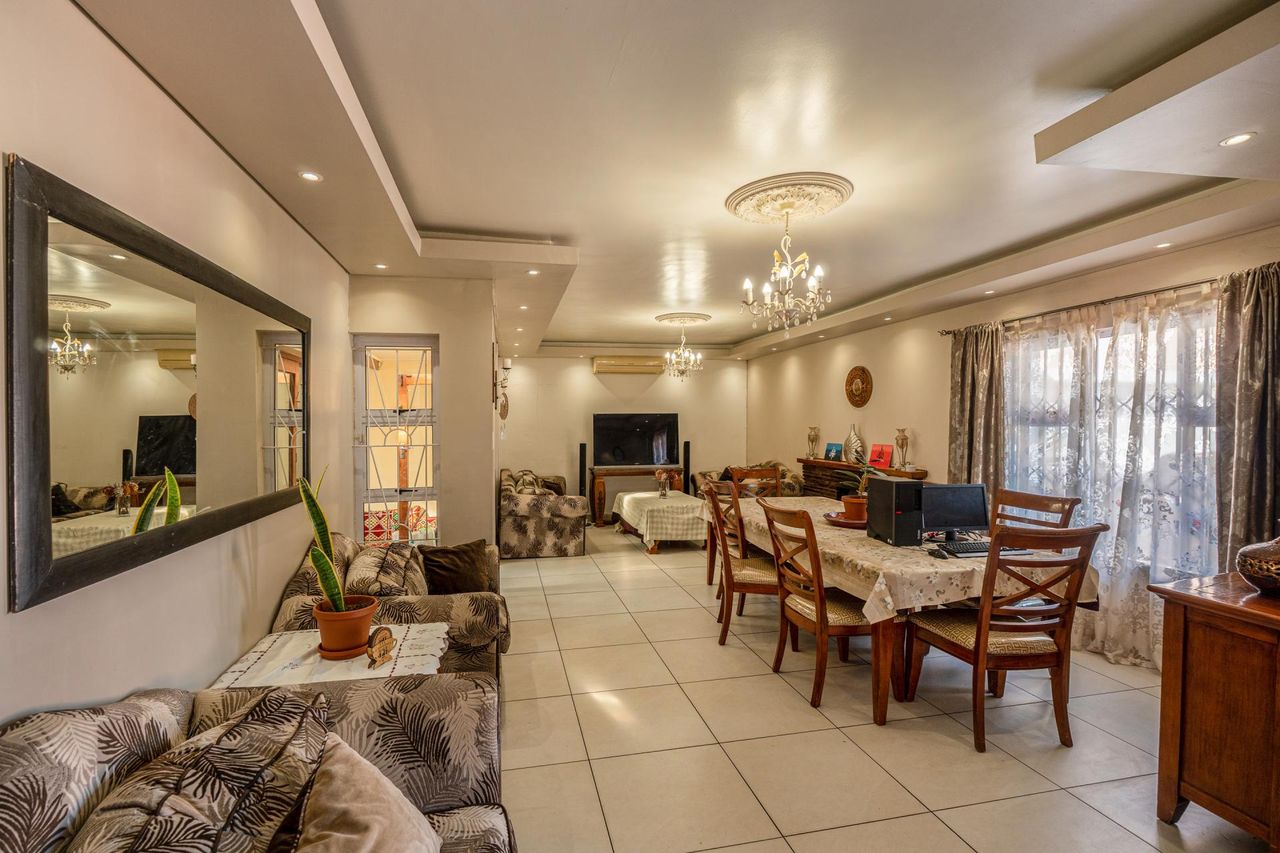 4 Bedroom house for sale in Southfield, Cape Town