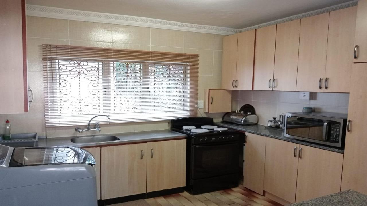 2 Bedroom house for sale in Montford, Chatsworth