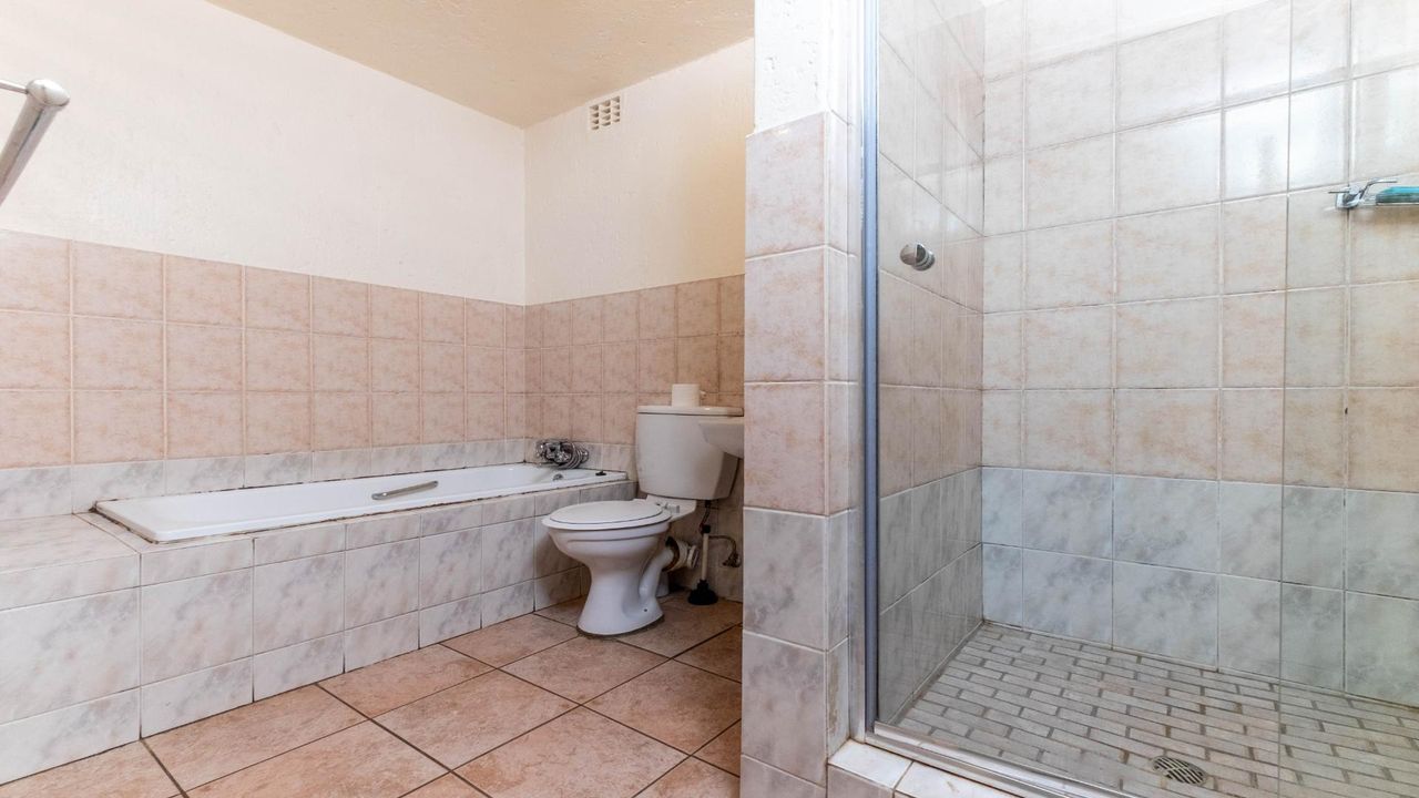 2 Bedroom apartment for sale in Windsor West, Randburg