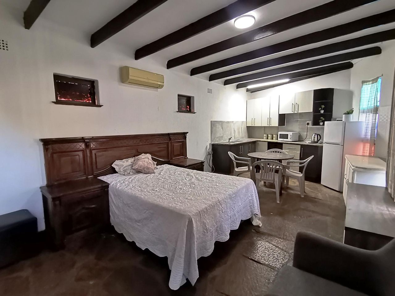 Bachelor to rent in Glenmore, Durban