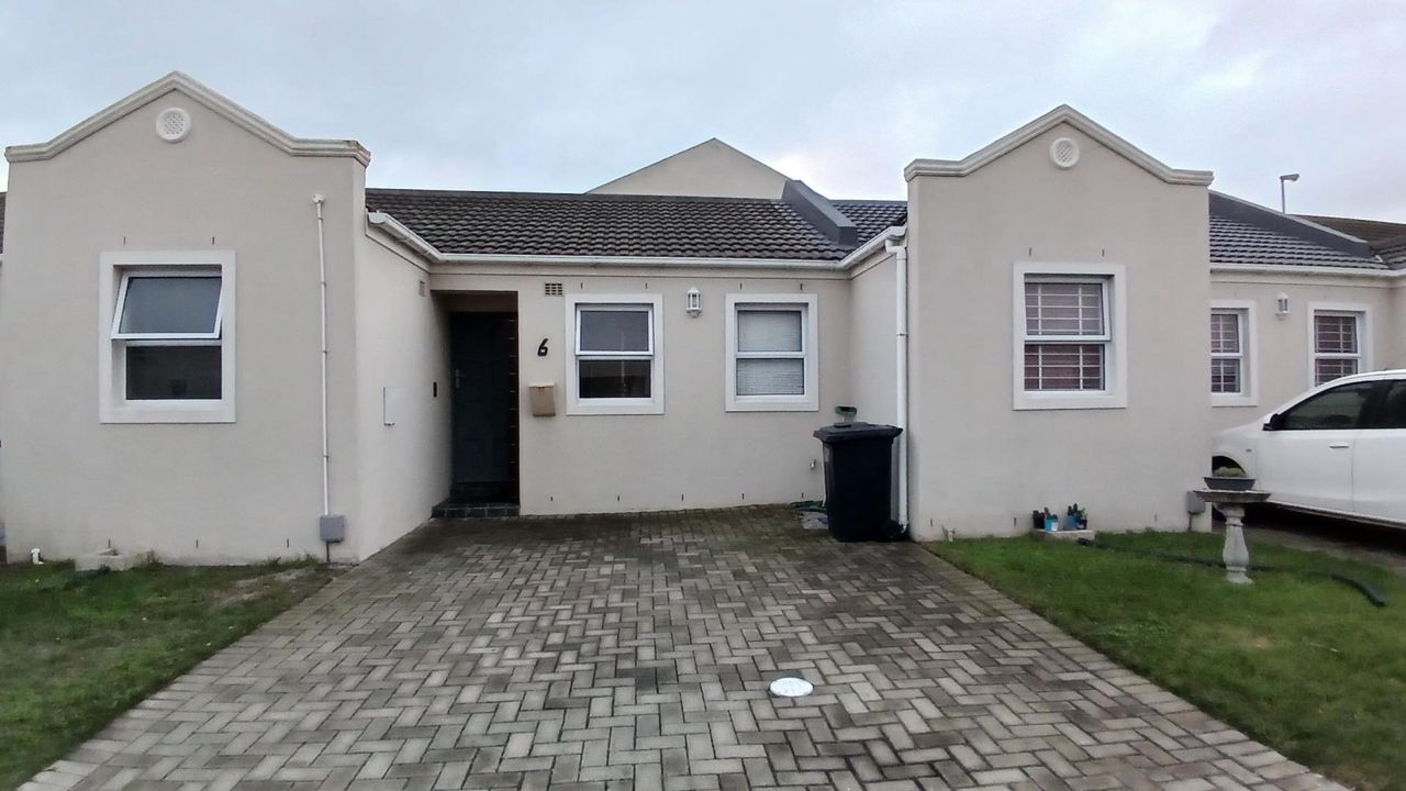 2 Bedroom house for sale in Ottery, Cape Town