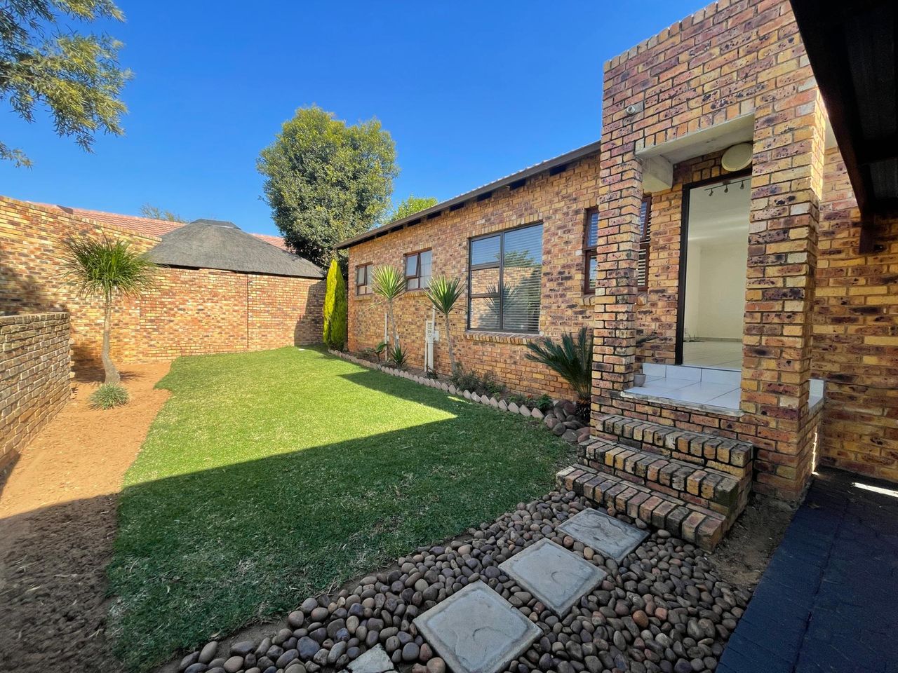 3 Bedroom cluster rented in North Riding, Randburg