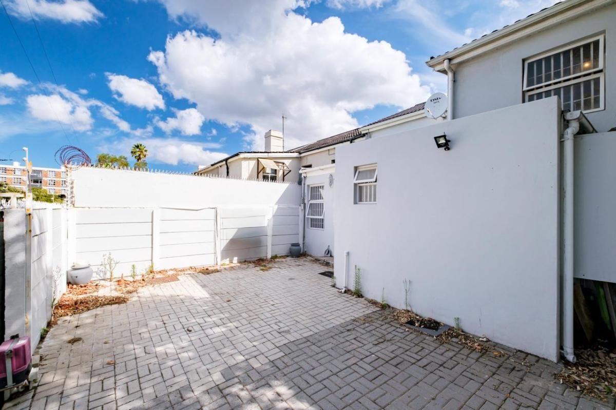 4 Bedroom house for sale in Observatory, Cape Town