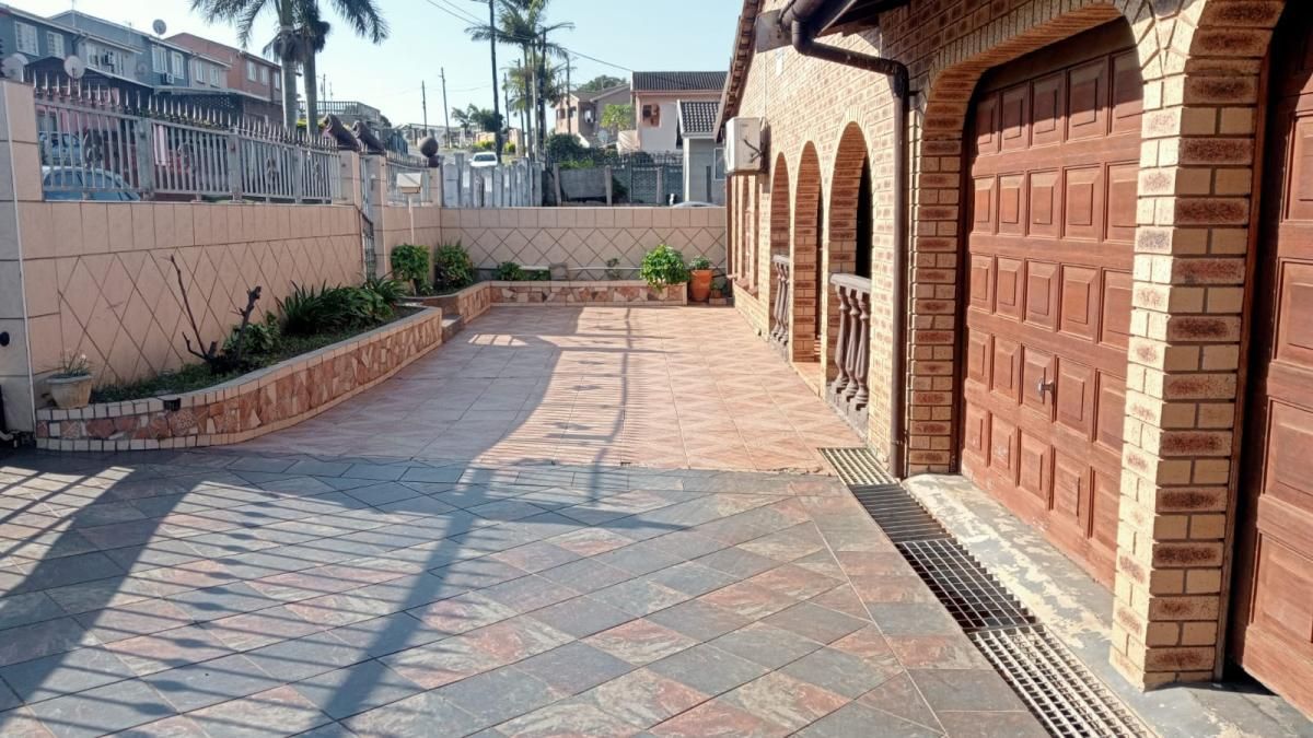 5 Bedroom house for sale in Grove End, Phoenix