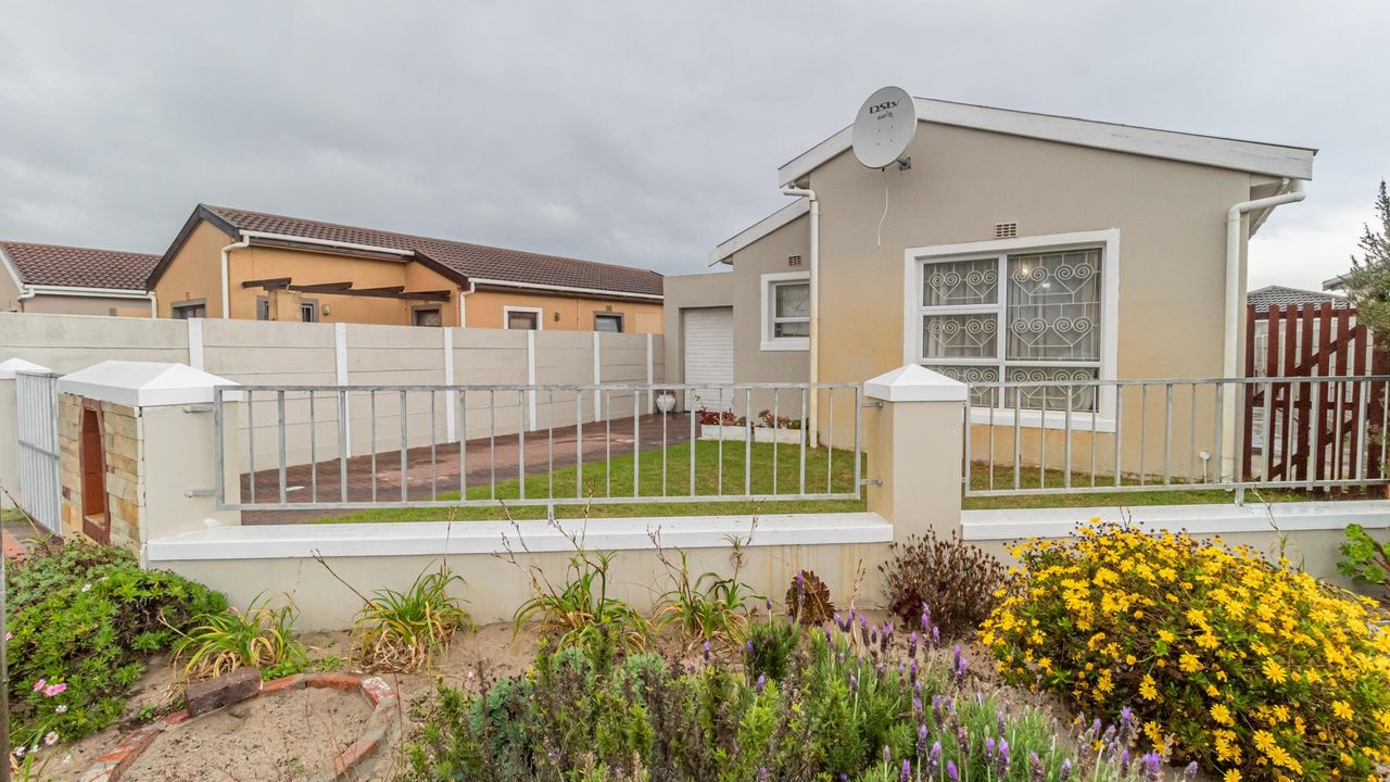 3 Bedroom house for sale in Zeekoevlei, Cape Town