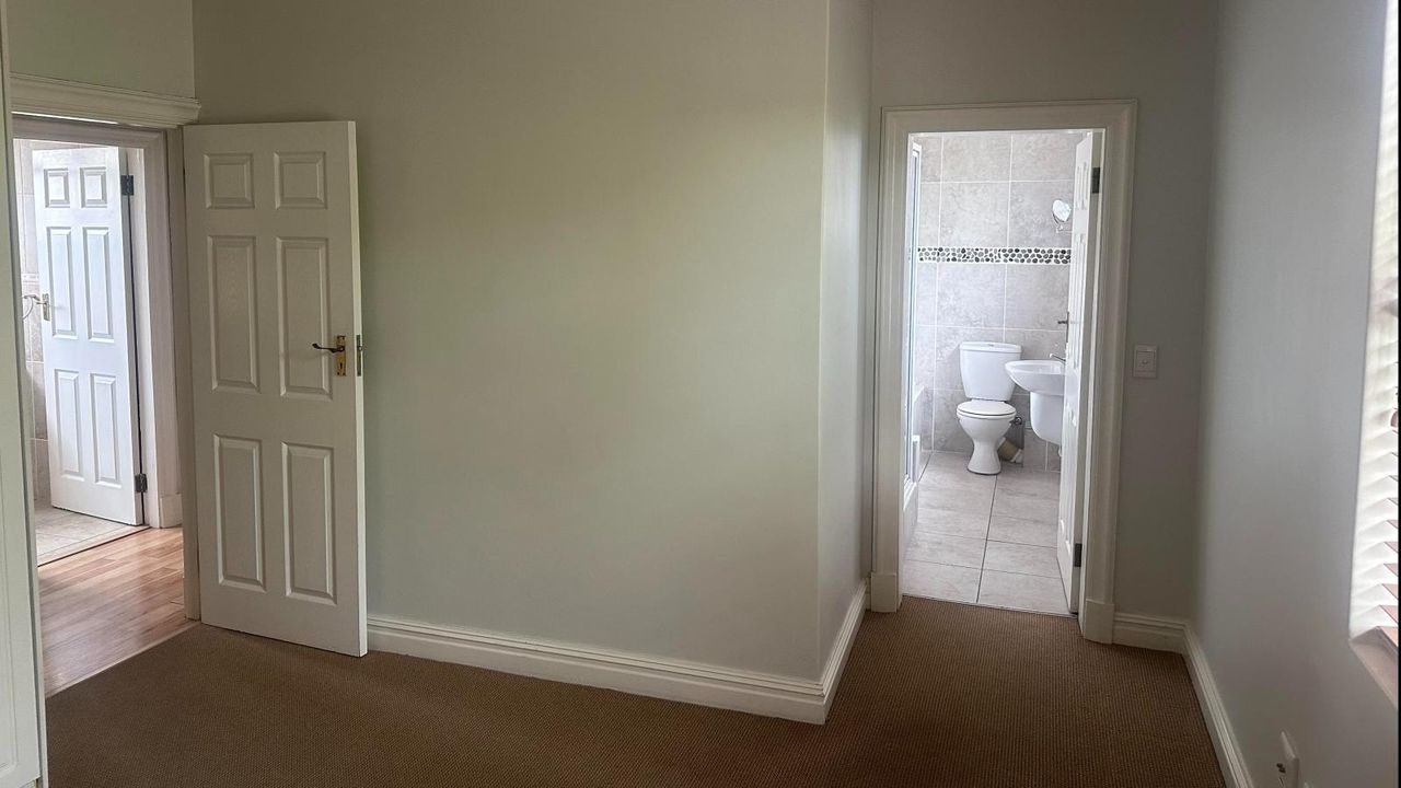 3 Bedroom duplex townhouse freehold for sale in Kirstenhof, Cape Town