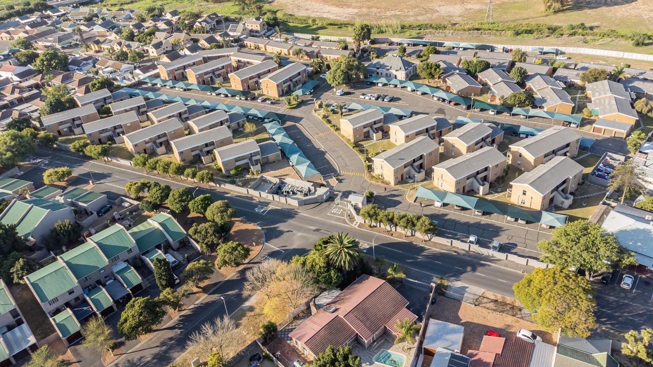 2 Bedroom apartment for sale in Oakglen, Bellville