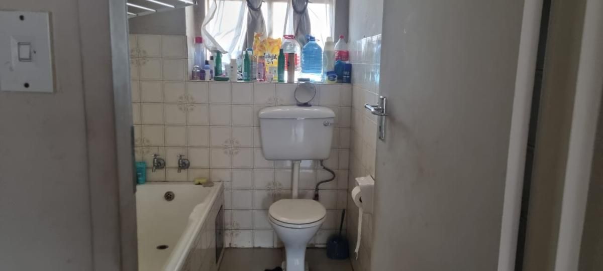 1 Bedroom bachelor apartment for sale in Sunnyside, Pretoria