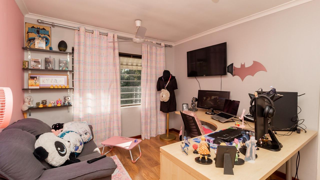 4 Bedroom duplex townhouse sectional for sale in Stellenryk, Bellville