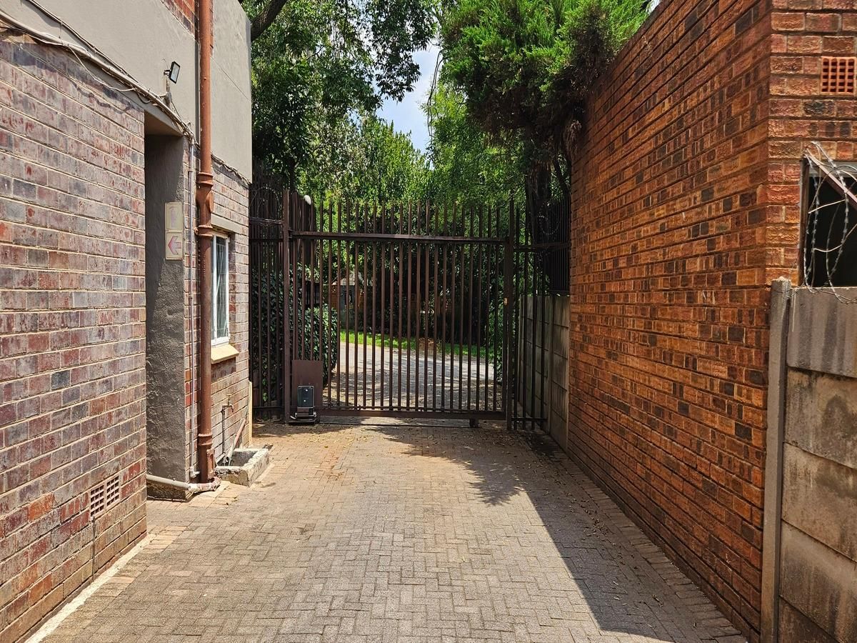 2 Bedroom apartment rented in Windsor East, Randburg