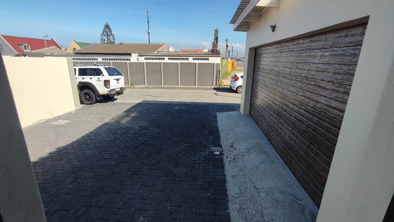 6 Bedroom house for sale in Strandfontein, Mitchells Plain