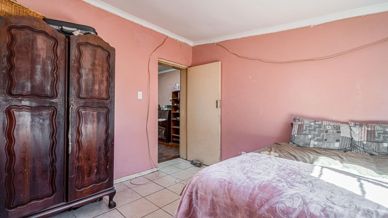4 Bedroom house sold in Grassy Park, Cape Town