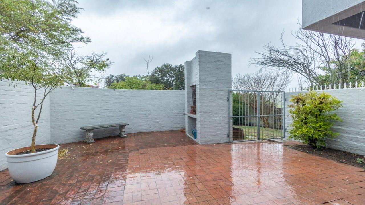 3 Bedroom duplex townhouse sectional for sale in Stellenryk, Bellville