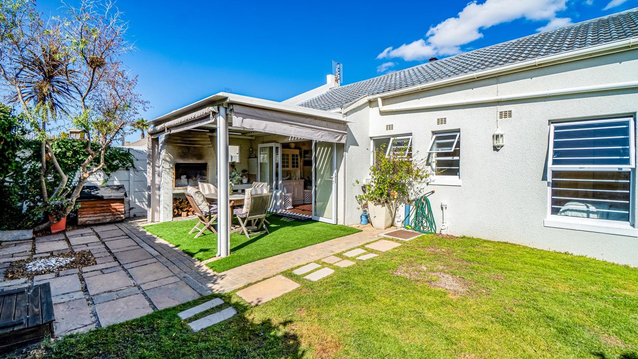 3 Bedroom house sold in Kirstenhof, Cape Town