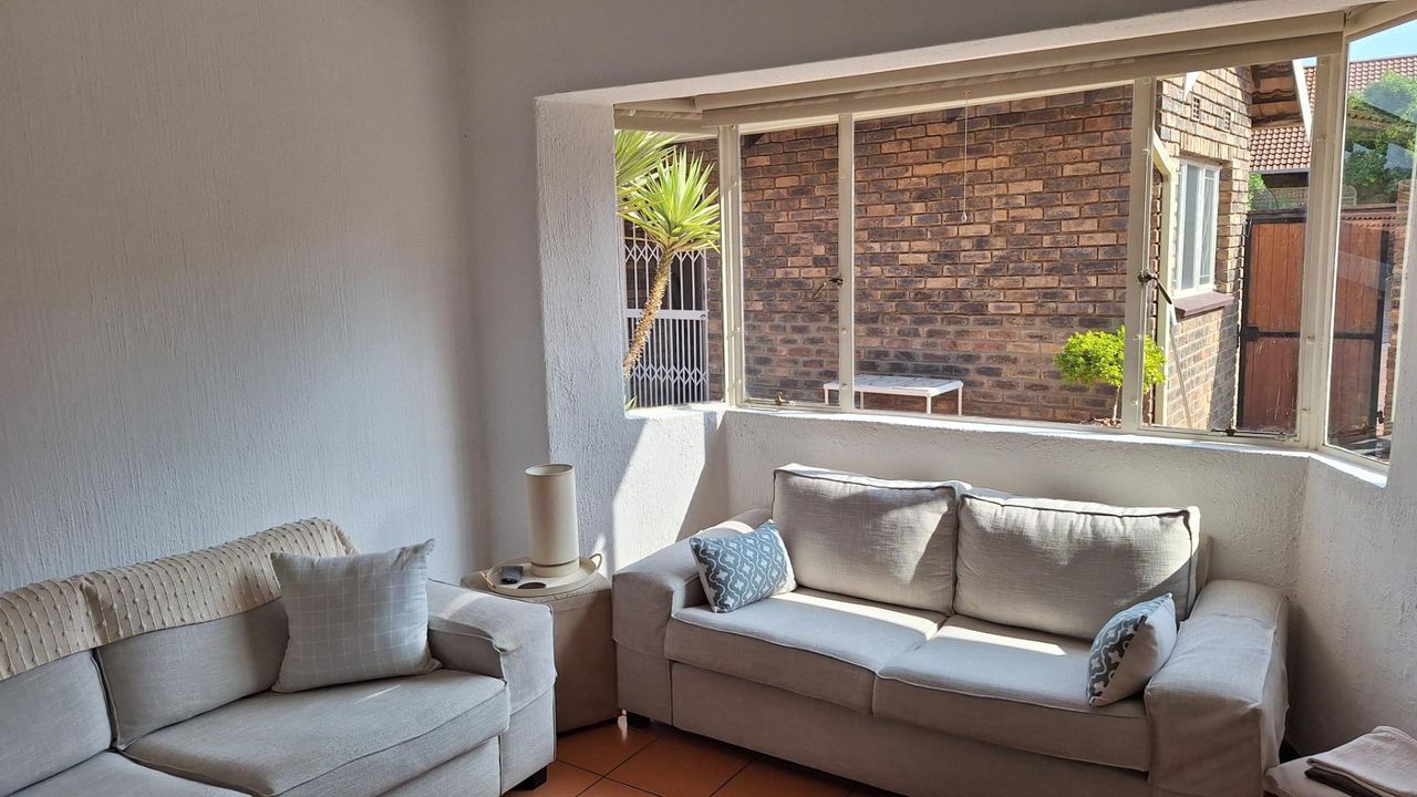 4 Bedroom duplex townhouse sectional for sale in Fairland, Randburg