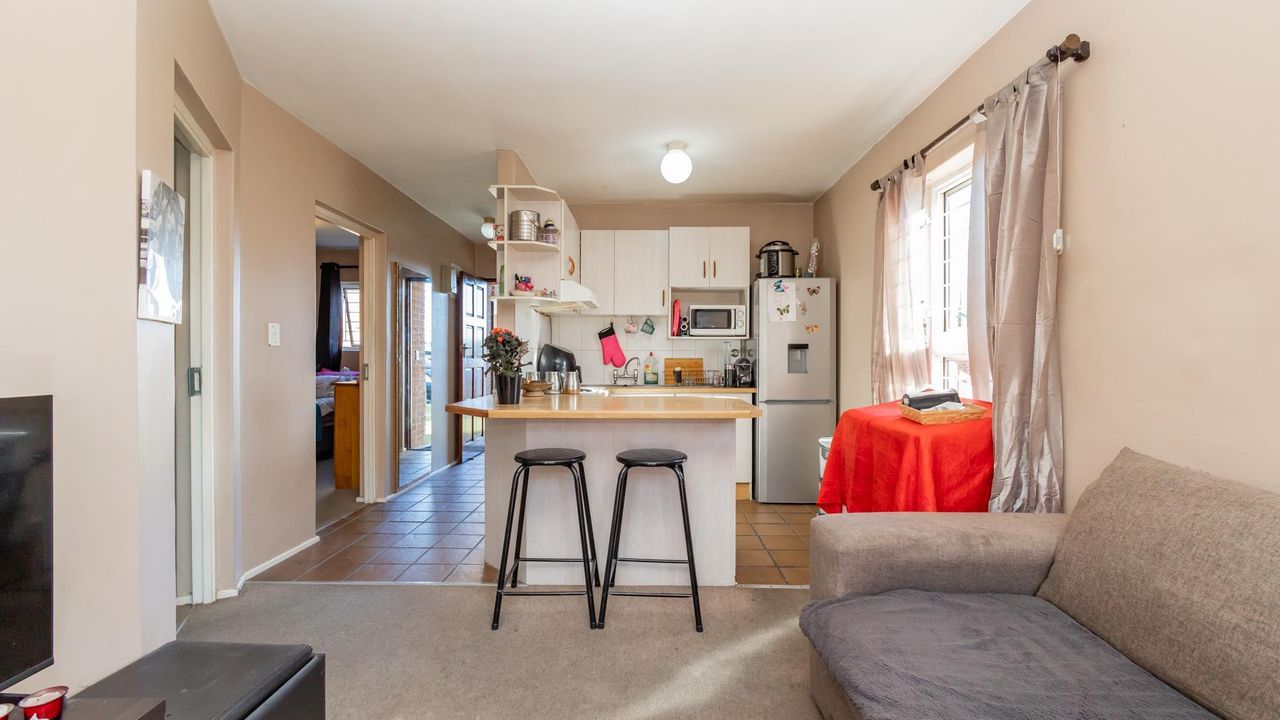 2 Bedroom apartment for sale in Oakglen, Bellville