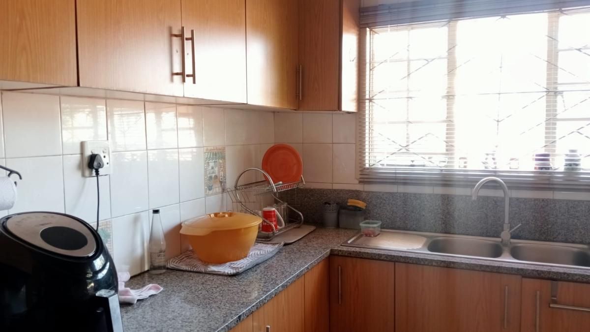 5 Bedroom house for sale in Grove End, Phoenix