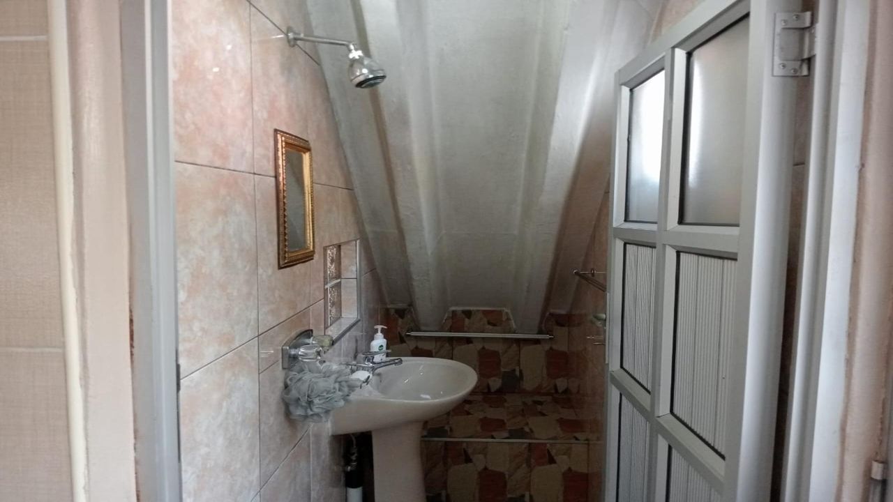 2 Bedroom house for sale in Montford, Chatsworth