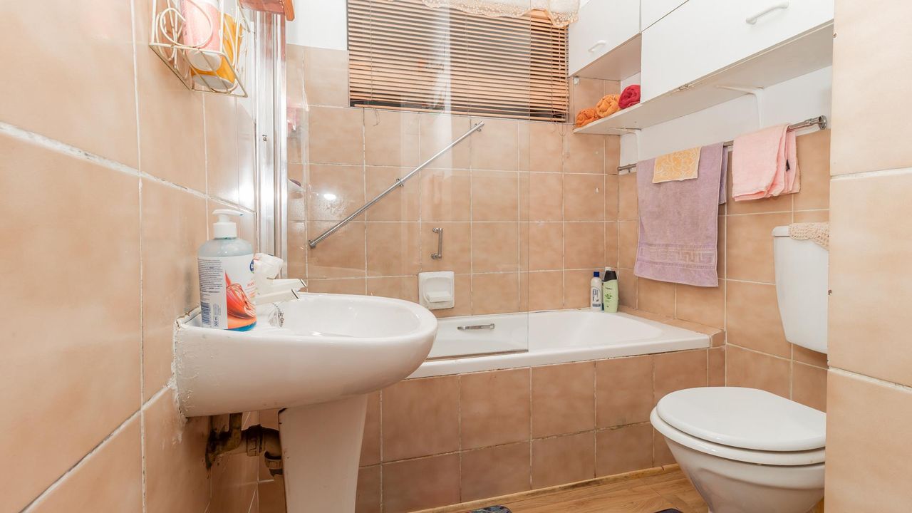 1 Bedroom apartment for sale in Oakglen, Bellville