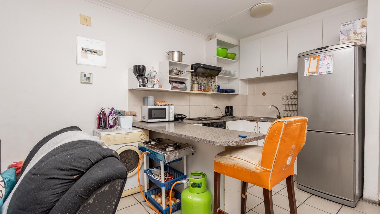 3 Bedroom apartment for sale in Maitland, Cape Town