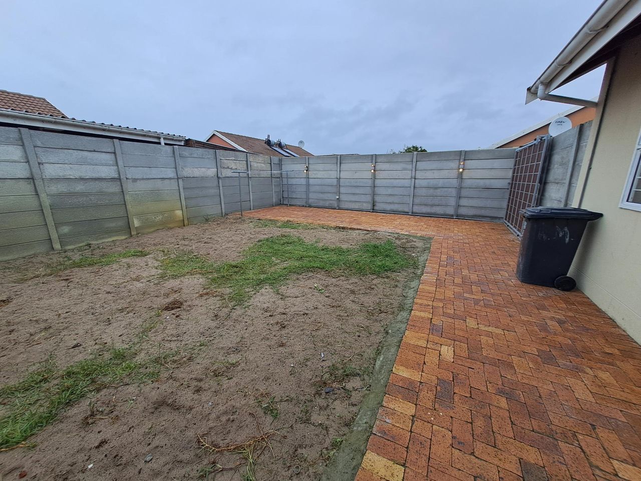 2 Bedroom house rented in Pelican Park, Cape Town