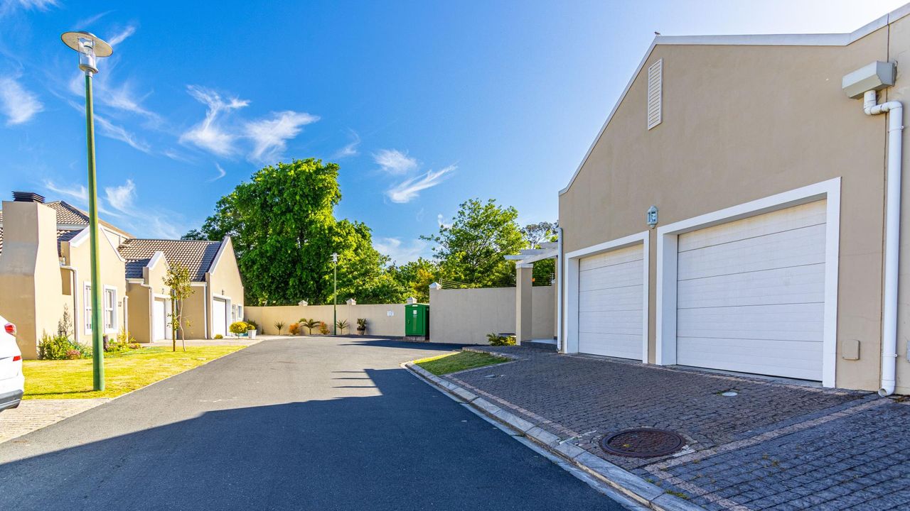 2 Bedroom house for sale in De Zoete Inval, Paarl