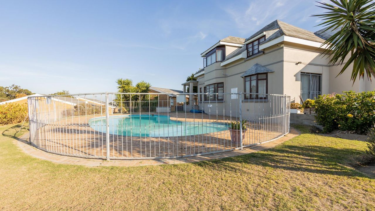 2 Bedroom apartment for sale in Oakglen, Bellville
