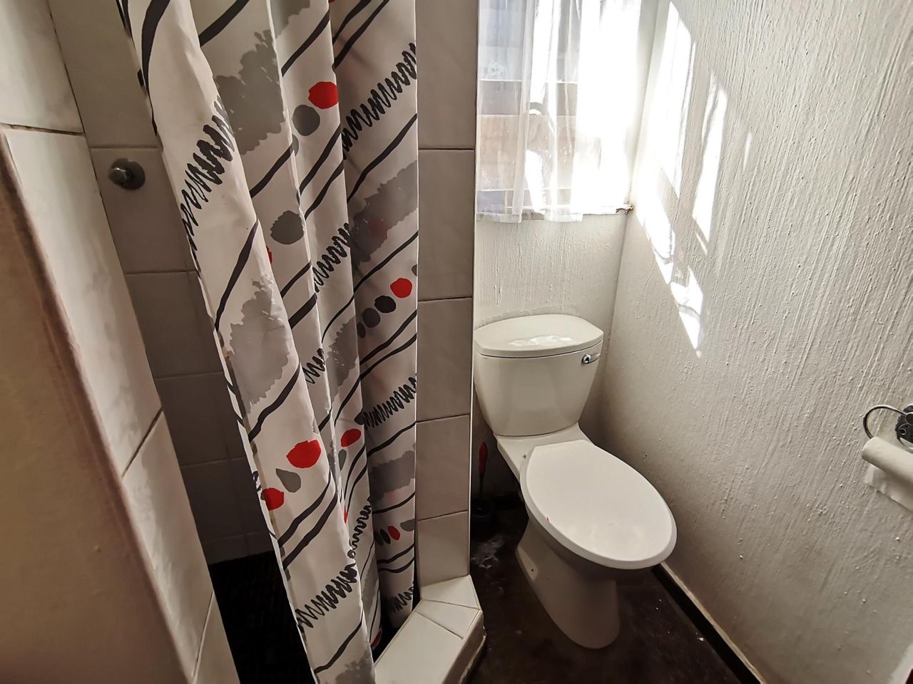 Bachelor to rent in Glenmore, Durban