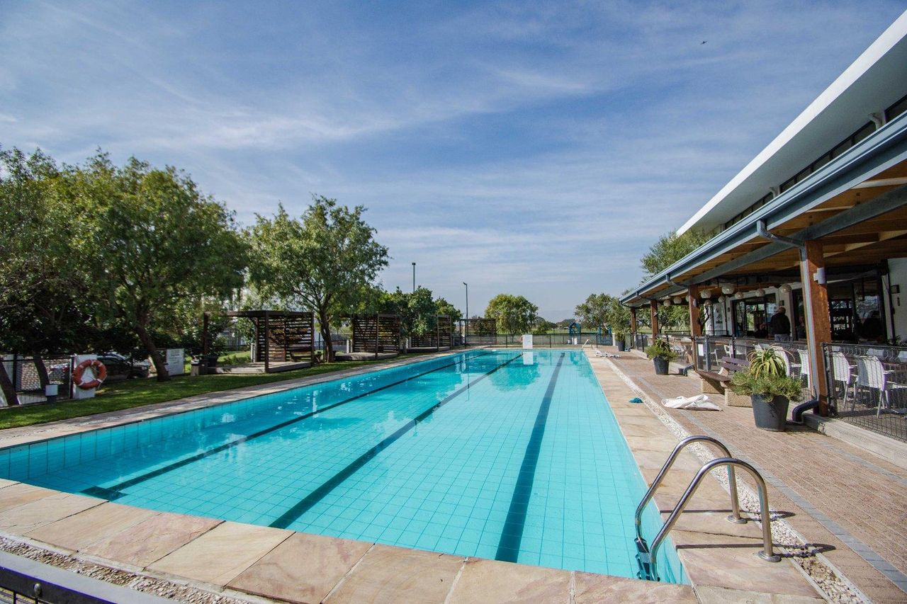 2 Bedroom apartment for sale in De Velde, Somerset West