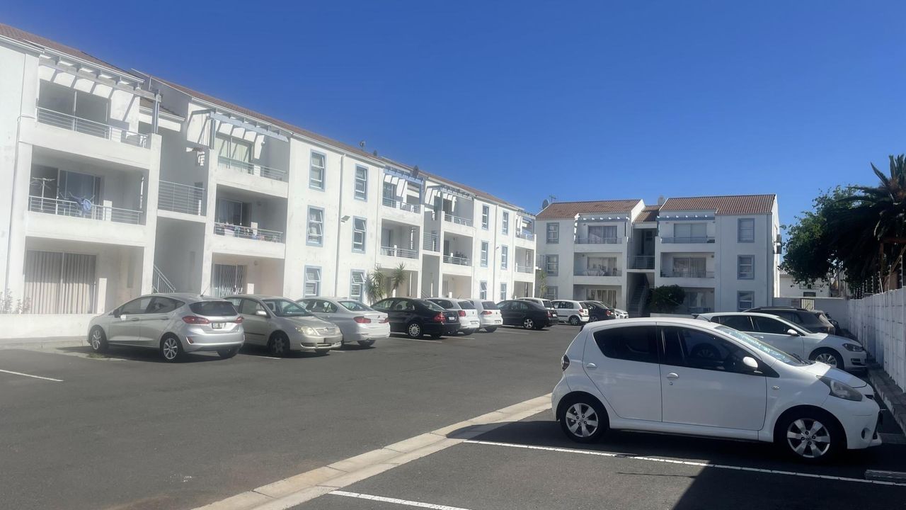 2 Bedroom apartment for sale in Lansdowne, Cape Town