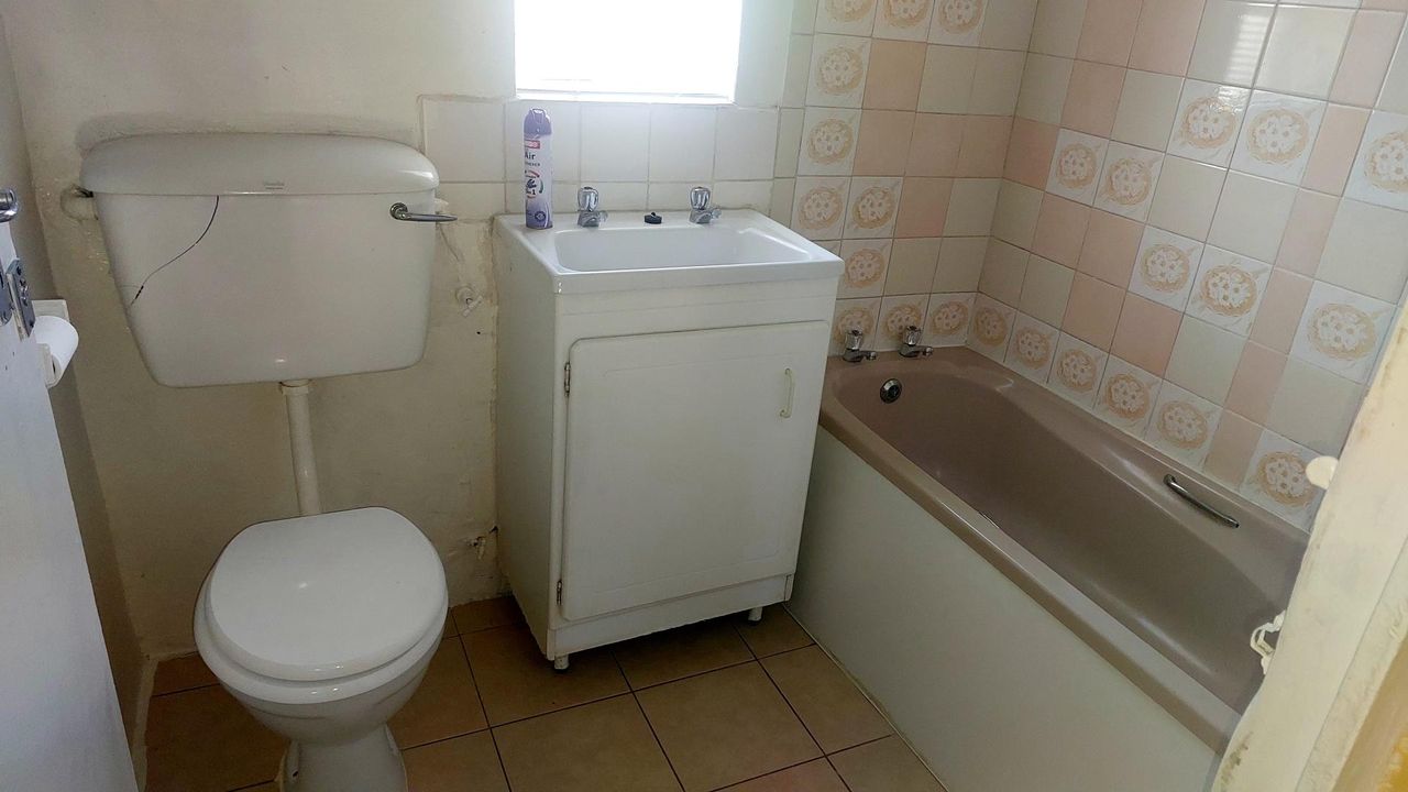 2 Bedroom for sale in Newfields, Cape Town