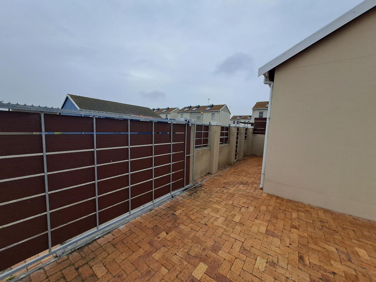 2 Bedroom house rented in Pelican Park, Cape Town