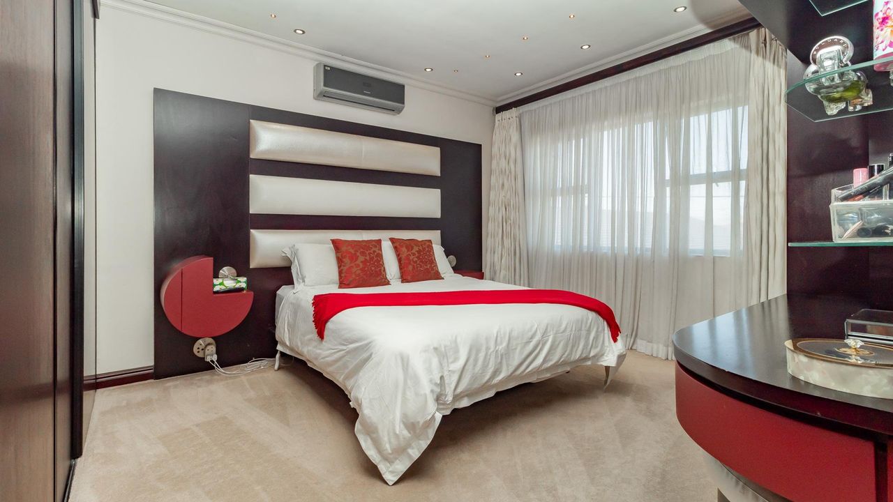 5 Bedroom house for sale in Rylands, Cape Town