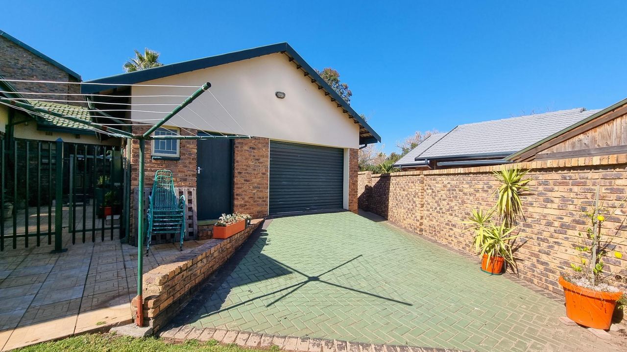 4 Bedroom house for sale in Kanonkop, Middelburg
