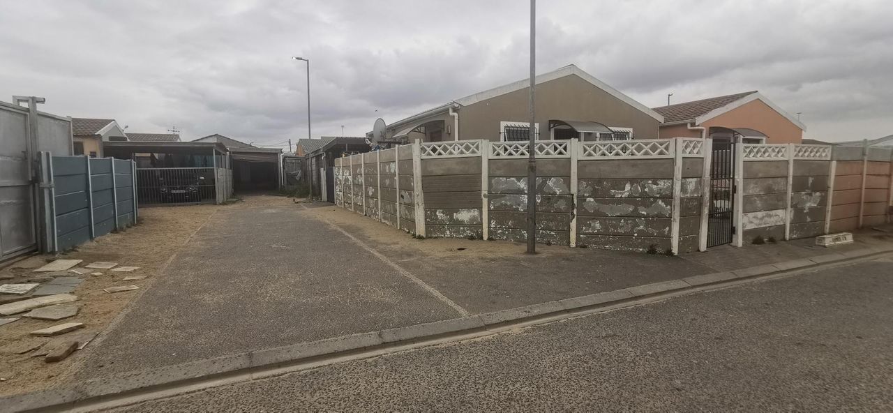 2 Bedroom house for sale in Phoenix, Milnerton