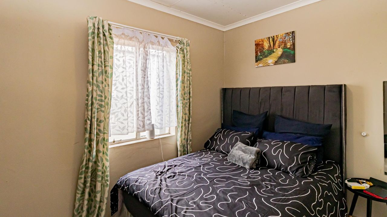 2 Bedroom apartment for sale in Fleurhof, Roodepoort