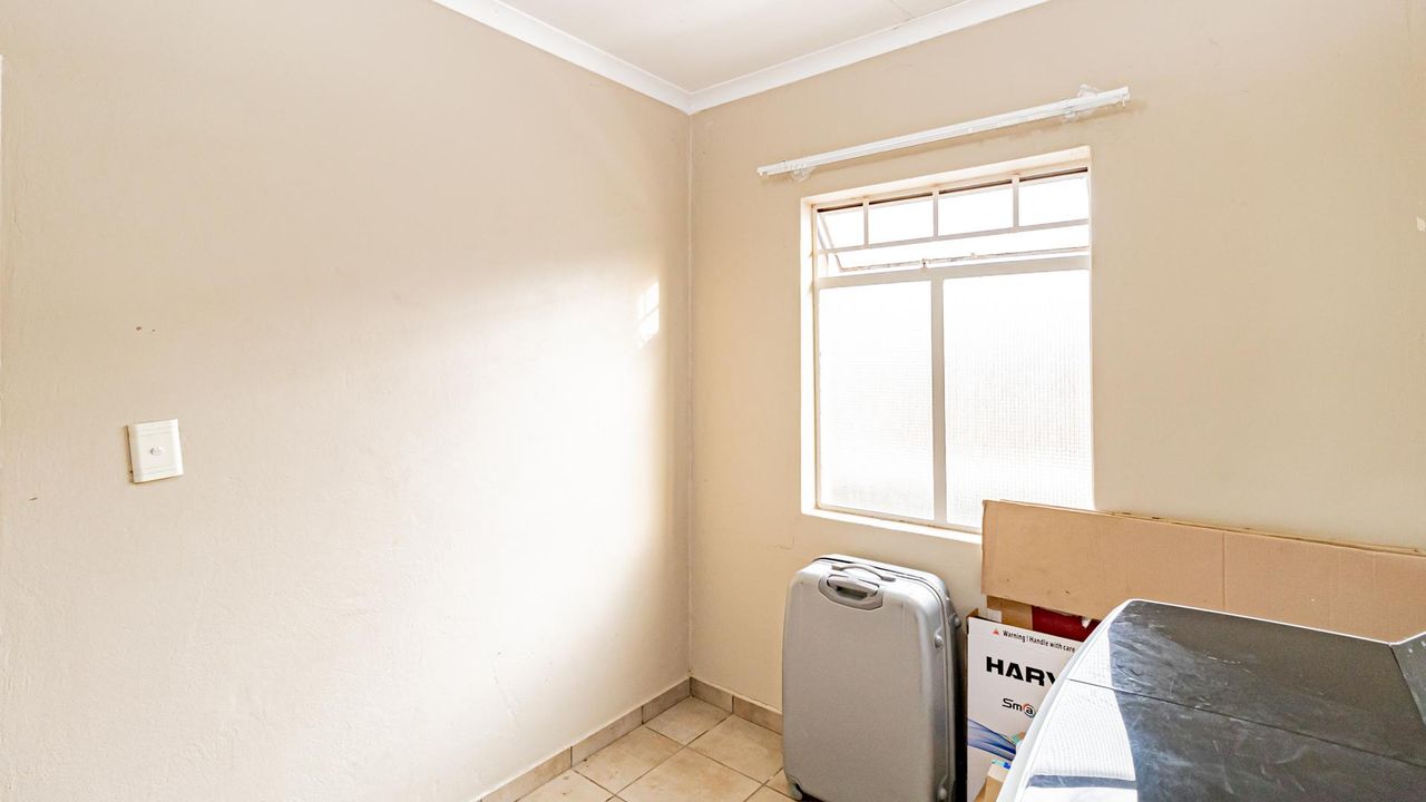2 Bedroom apartment for sale in Fleurhof, Roodepoort