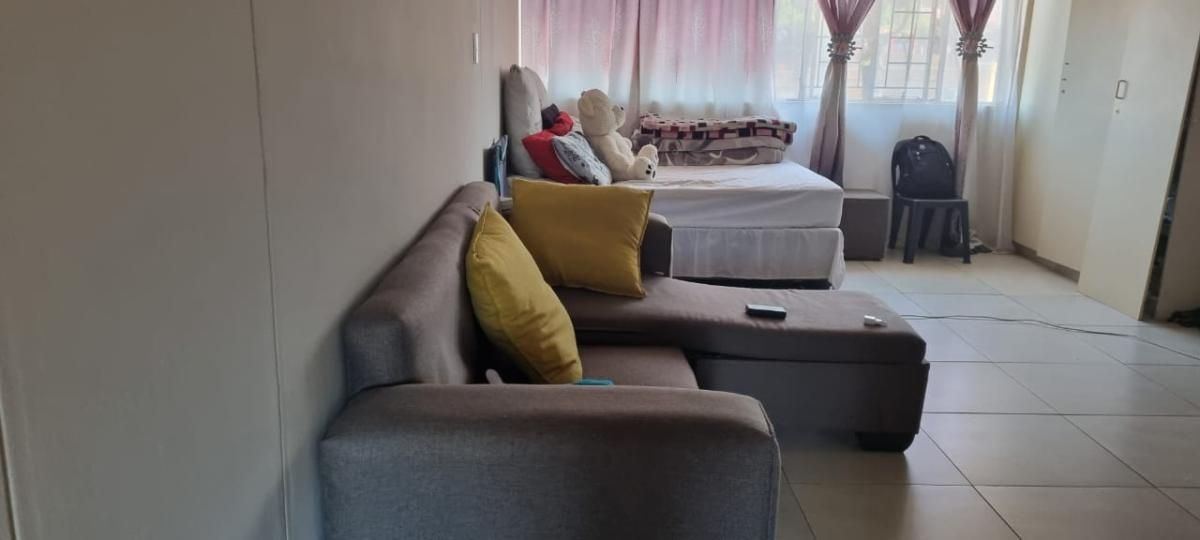 1 Bedroom bachelor apartment for sale in Sunnyside, Pretoria