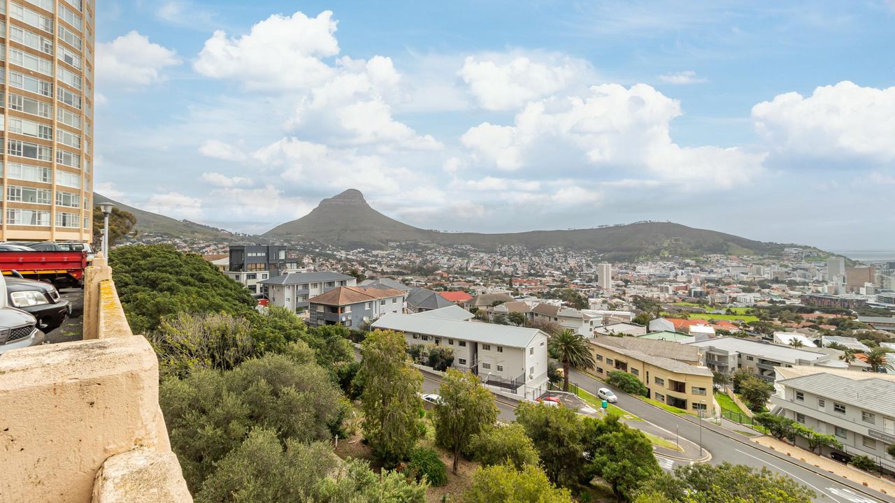 2 Bedroom apartment to rent in Vredehoek, Cape Town