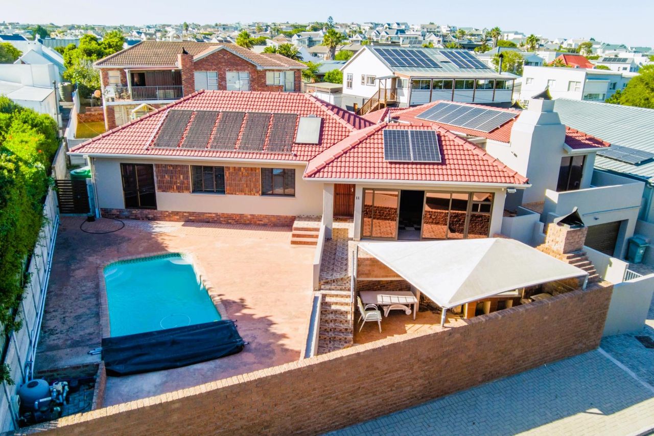 4 Bedroom house for sale in Middedorp, Langebaan