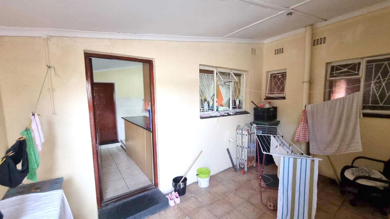 7 Bedroom house sold in Peerless Park West, Kraaifontein