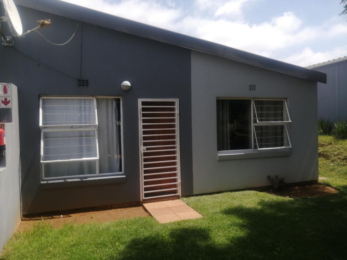 2 Bedroom townhouse sectional for sale in Ridgeway, Johannesburg