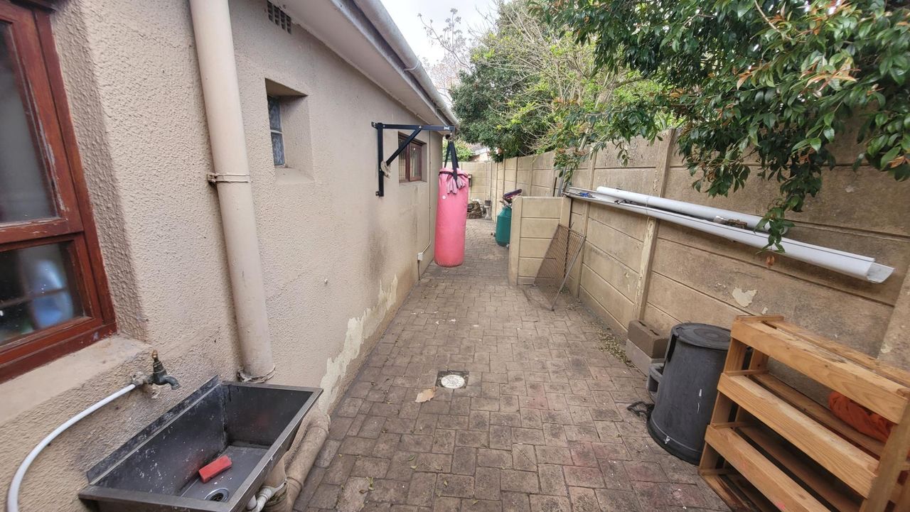 3 Bedroom house for sale in Wetton, Cape Town