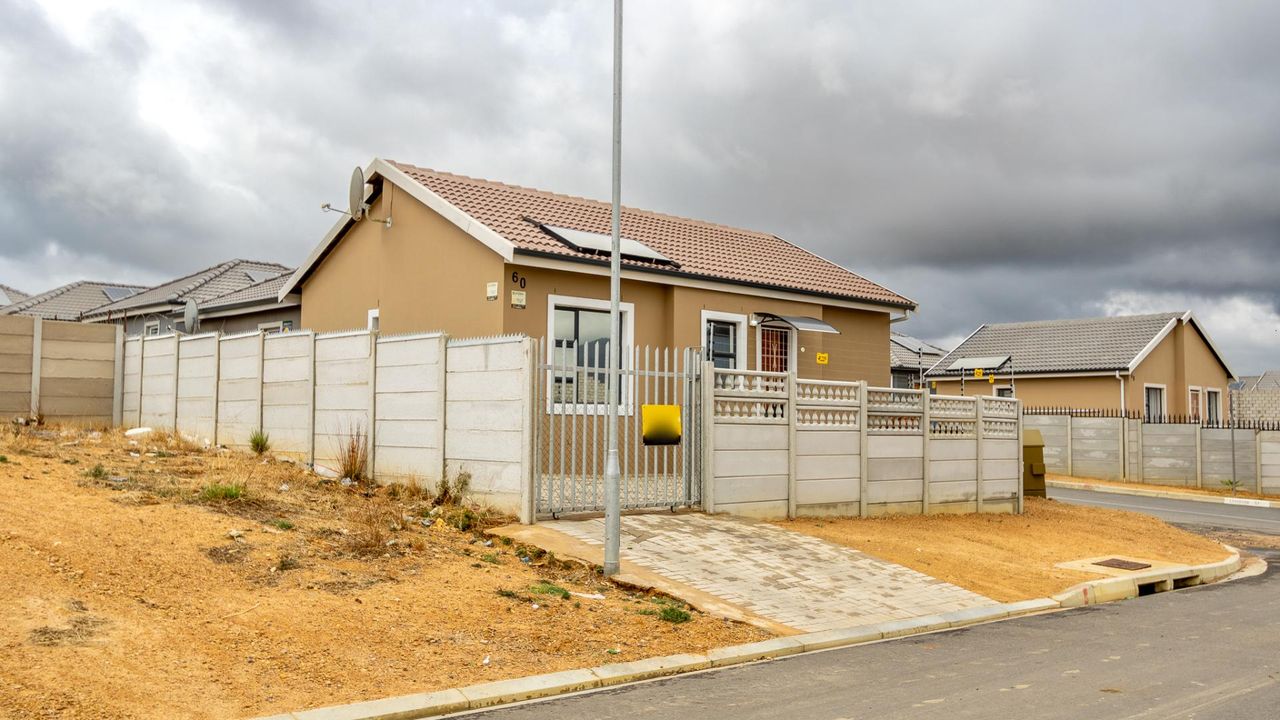 3 Bedroom house for sale in Groenheuwel, Paarl