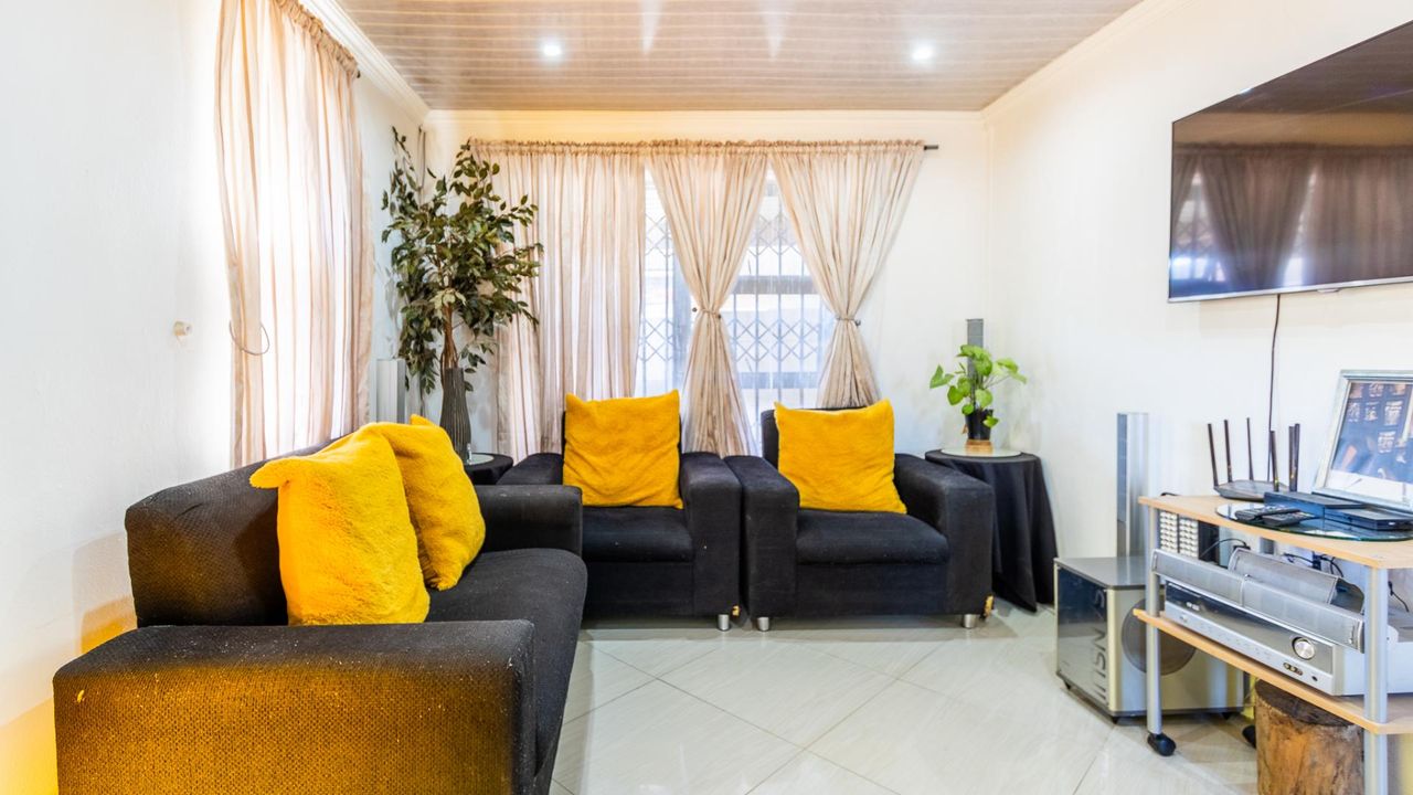 2 Bedroom house sold in Groenheuwel, Paarl