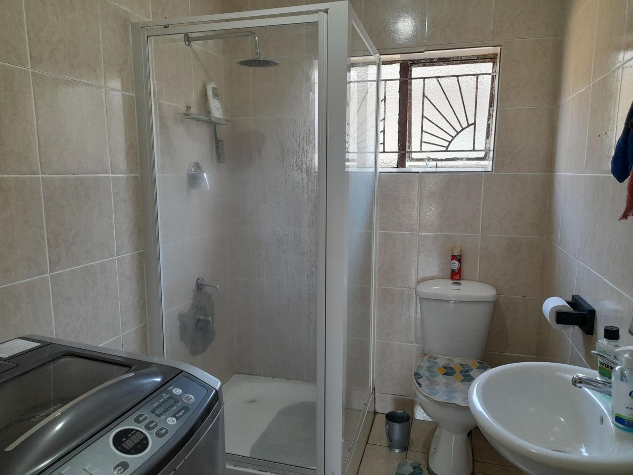 6 Bedroom house for sale in Athlone, Cape Town