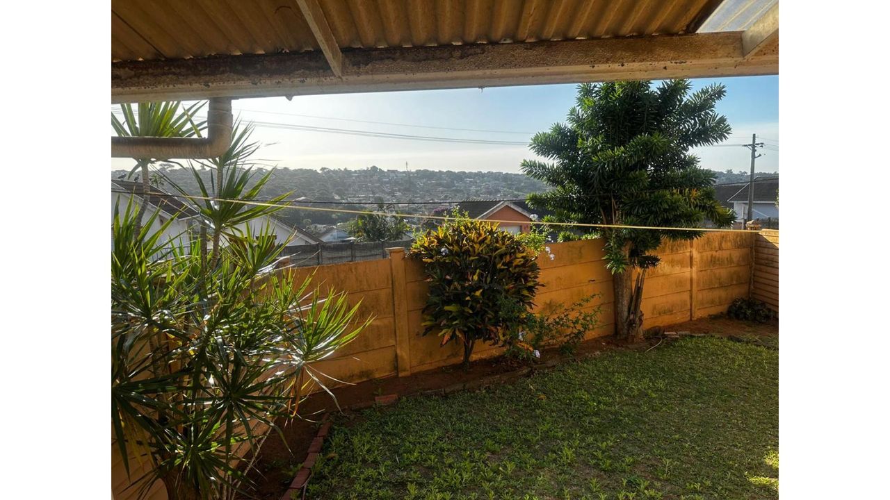 3 Bedroom duplex townhouse sectional to rent in Bluff, Durban