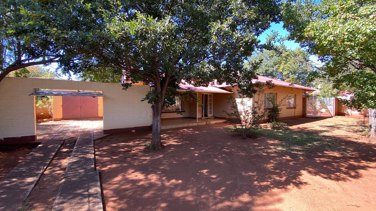 3 Bedroom house for sale in Carletonville Central