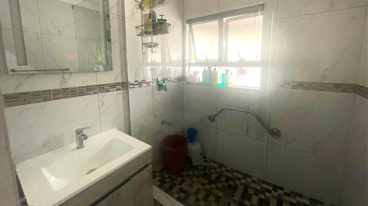 3 Bedroom house for sale in Clayfield, Phoenix