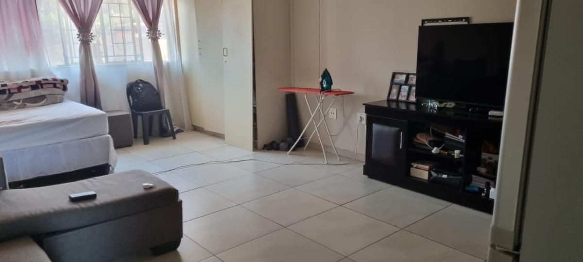 1 Bedroom bachelor apartment for sale in Sunnyside, Pretoria